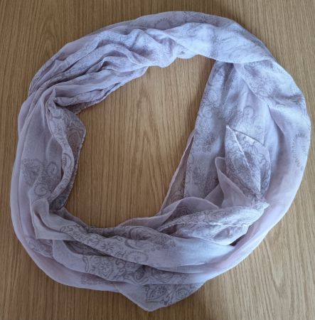Schal / Foulard, zartes Rosa mit Muster🌸