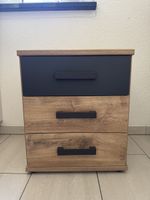 Nachttisch Holzoptik und Schwarz mit drei Schubladen