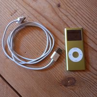 Apple iPod Nano 2. Generation grün mit Kabel und Hülle 4 GB