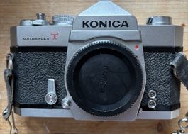 Konica Autoreflex T und T4 Kameras mit Objektiven Set