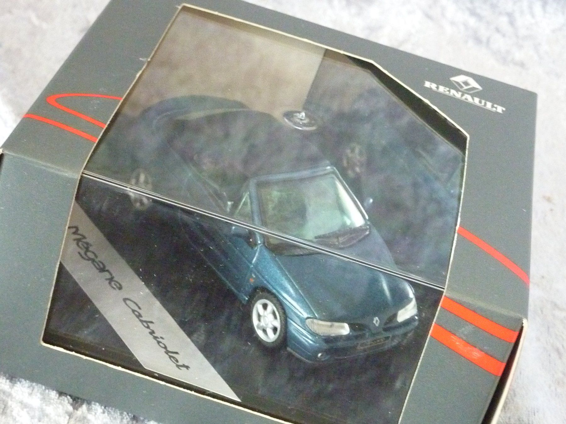 Renault Modellini d'auto: Renault Megane Cabriolet  1:43 – Nuovo e nell'imballaggio originale da Dürrenäsch venduto da modellautos4you 5