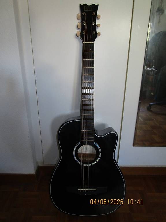 Instruments de musique: guitare folk électro acoustique – D'occasion à Clarens par krampou