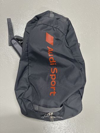 Audi Sport Rucksack und Necessaire