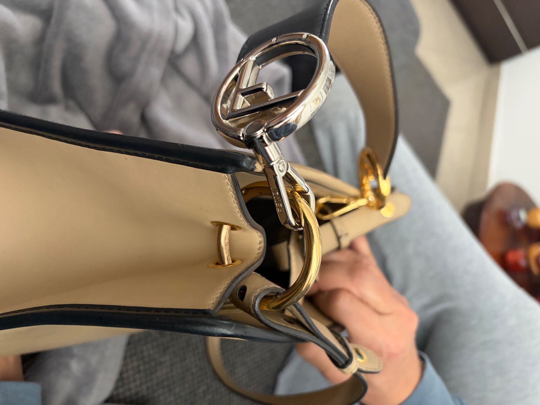 Borse da donna: Fendi Runaway, design elegante! Autunno – Usato da Cadro venduto da lar_fsy8 9