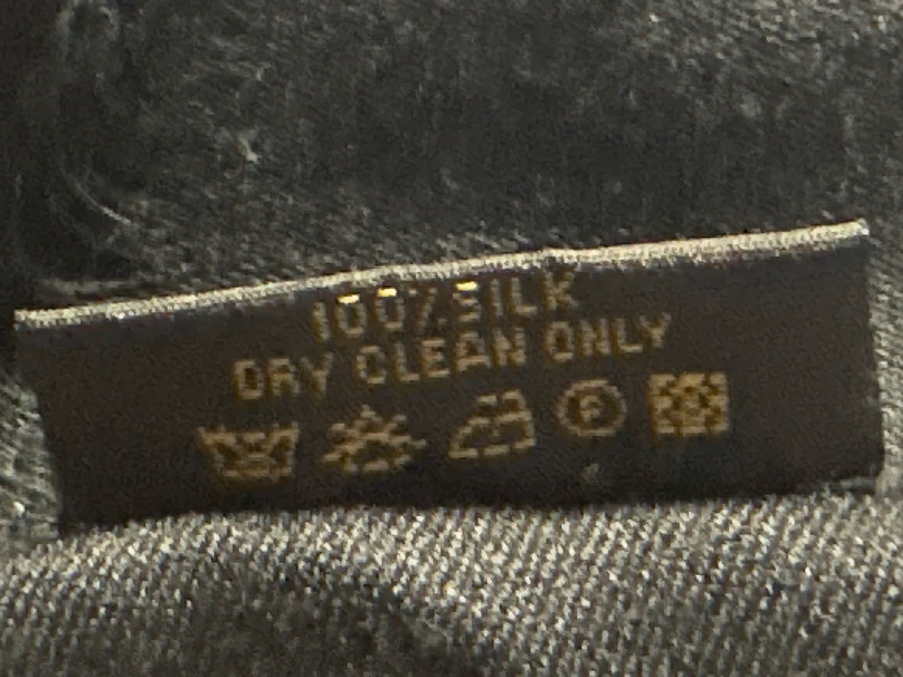 Louis Vuitton Foulard & Sciarpe: Louis Vuitton Schal schwarz Monogramm Muster – Usato da Bülach venduto da Jubet 4