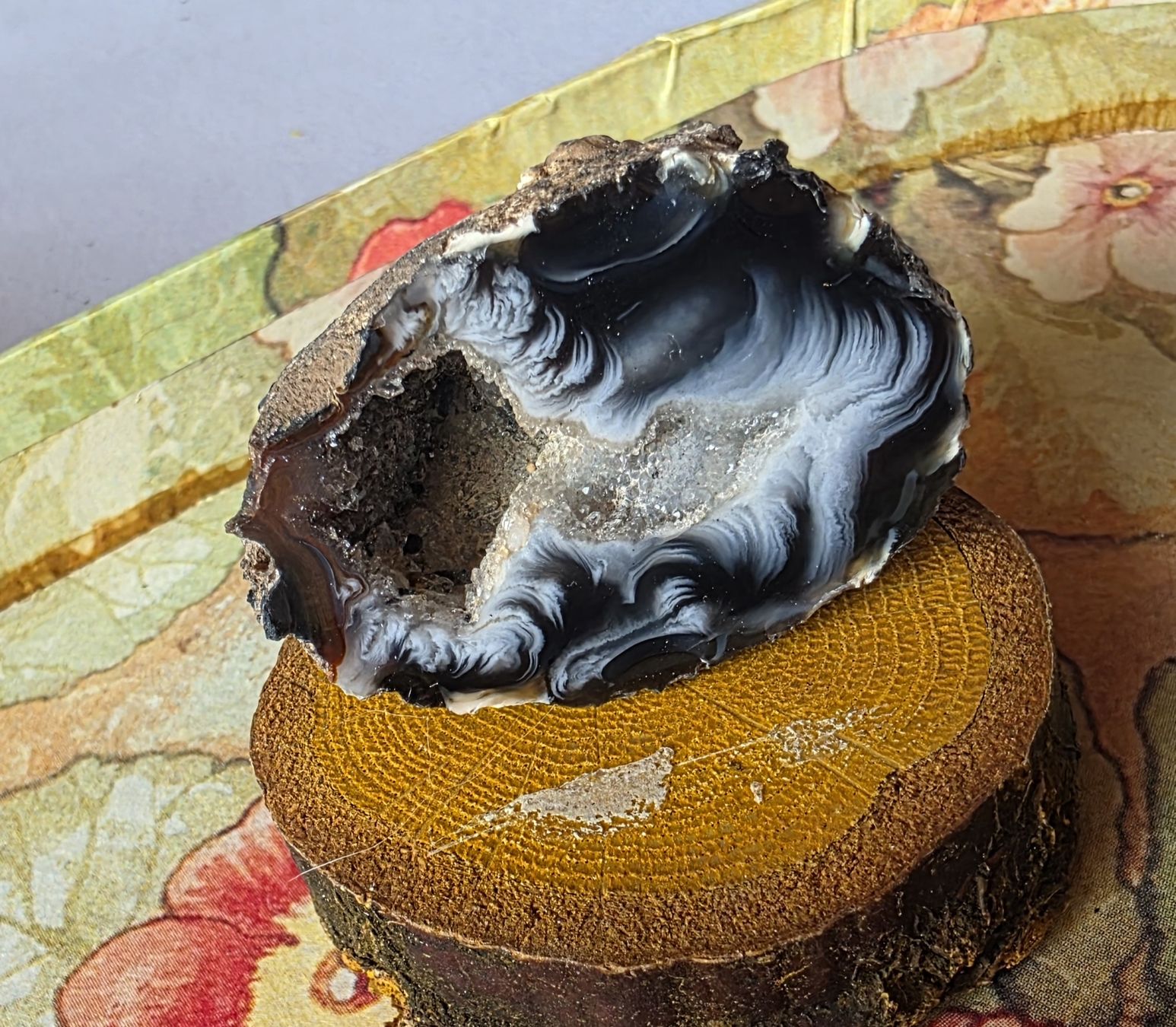 Minerali & Pietre curative: Achatgeode Dunkle Bänderung und eine Krystallines Zentrum  – Nuovo (secondo la descrizione) da Rickenbach BL venduto da nicole611