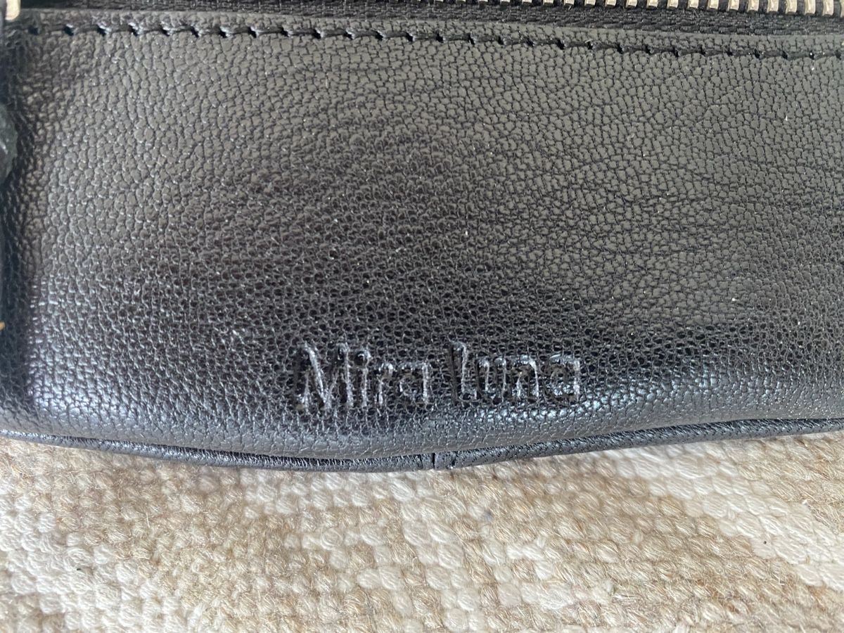 Borse da donna: Banane en cuir noir – Nuovo (secondo la descrizione) da Bern venduto da fan_5r5l 2