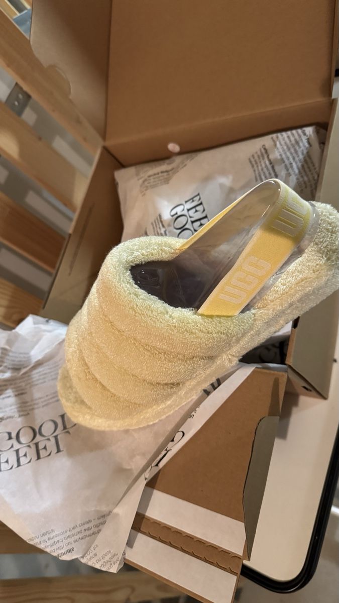 Scarpe da uomo: UGG Jaune 41 – Nuovo e nell'imballaggio originale da Granges-paccot venduto da sparkle_