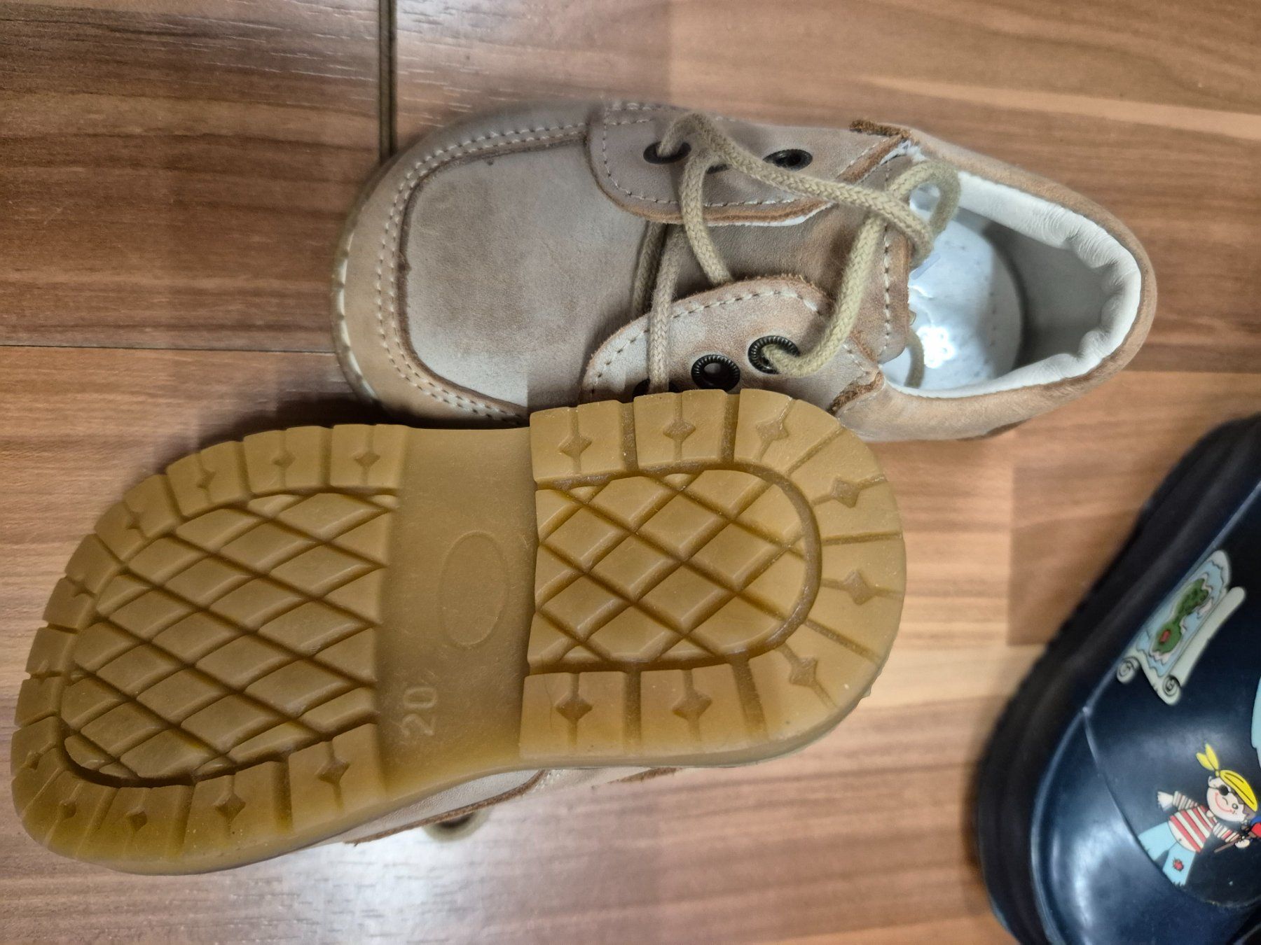 Scarpe per ragazzi: 3 Paar Kinderschuhe Gr. 20 K37 – Usato da Schwarzenburg venduto da Flamingo07 2