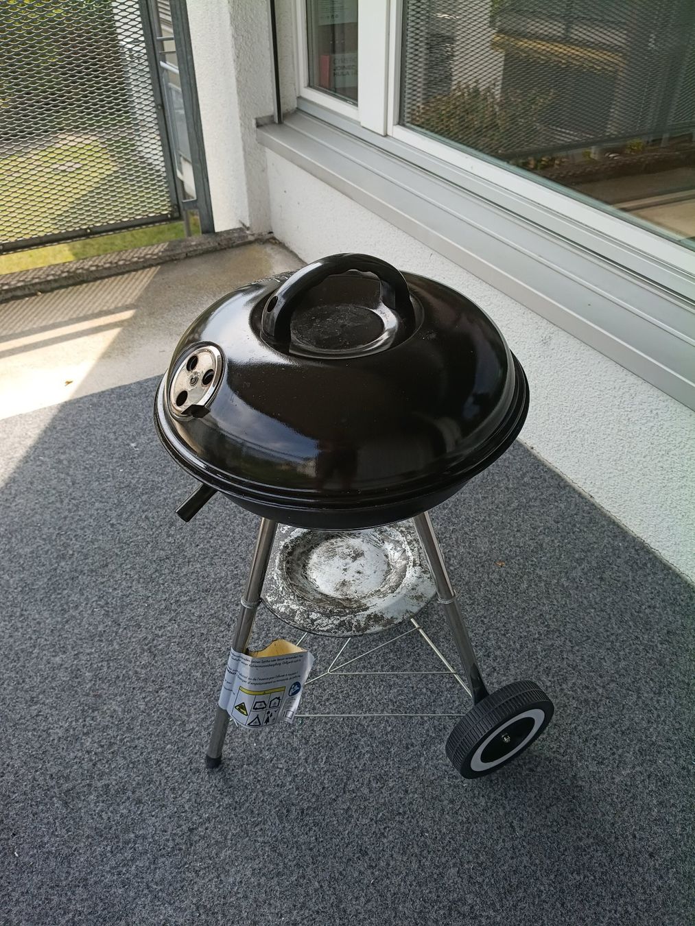 Griglie: Holzkohlegrill + Grillguthalter – Usato da Wetzikon ZH venduto da LegoKoenig