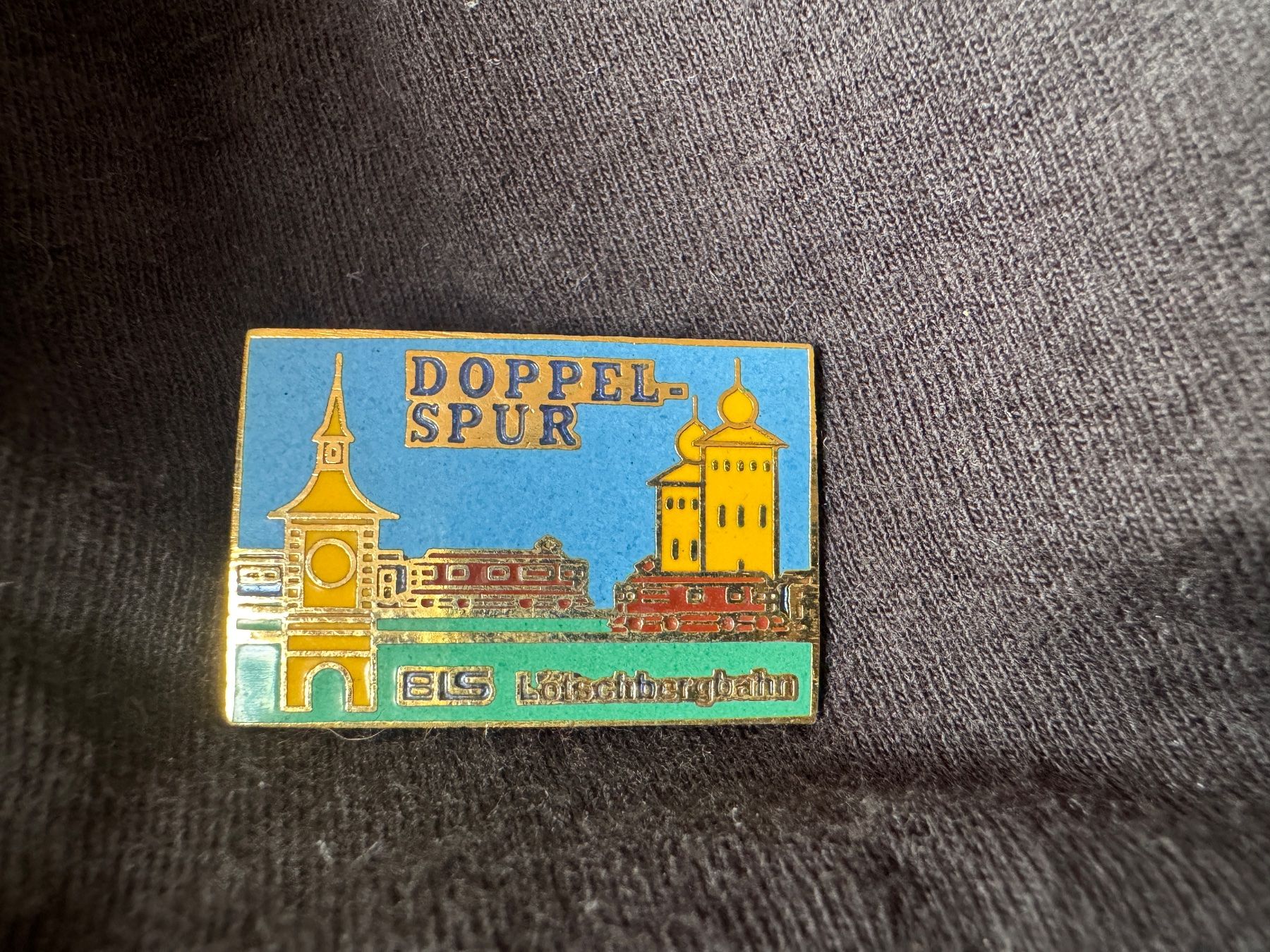 Placchette & Badge: Pin pins BLS Doppelspur – Usato da Neuchâtel venduto da _Easy_to_Find_