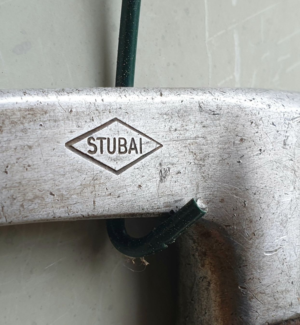 Attrezzatura da arrampicata: Stubai Eispickel Piolet Ice Axe Eishammer Nord Wall Hammers – Usato da Tüscherz-Alfermée venduto da Newpad 8