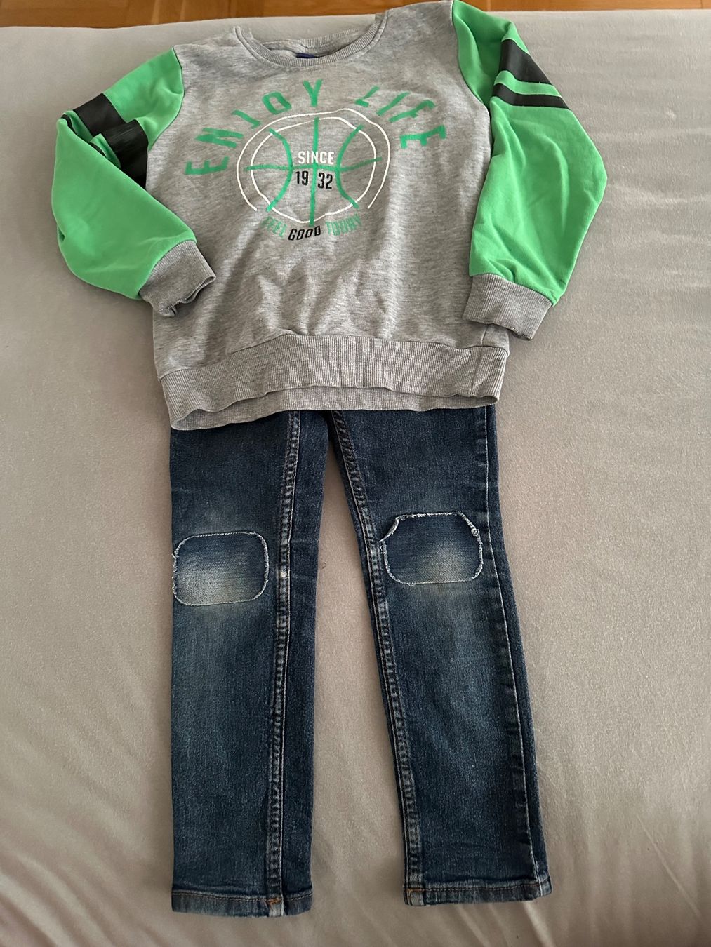Ensembles coordonnés: Pullover und Jeans – D'occasion à Neuenhof par FairDeal81