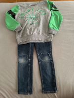 Pullover und Jeans