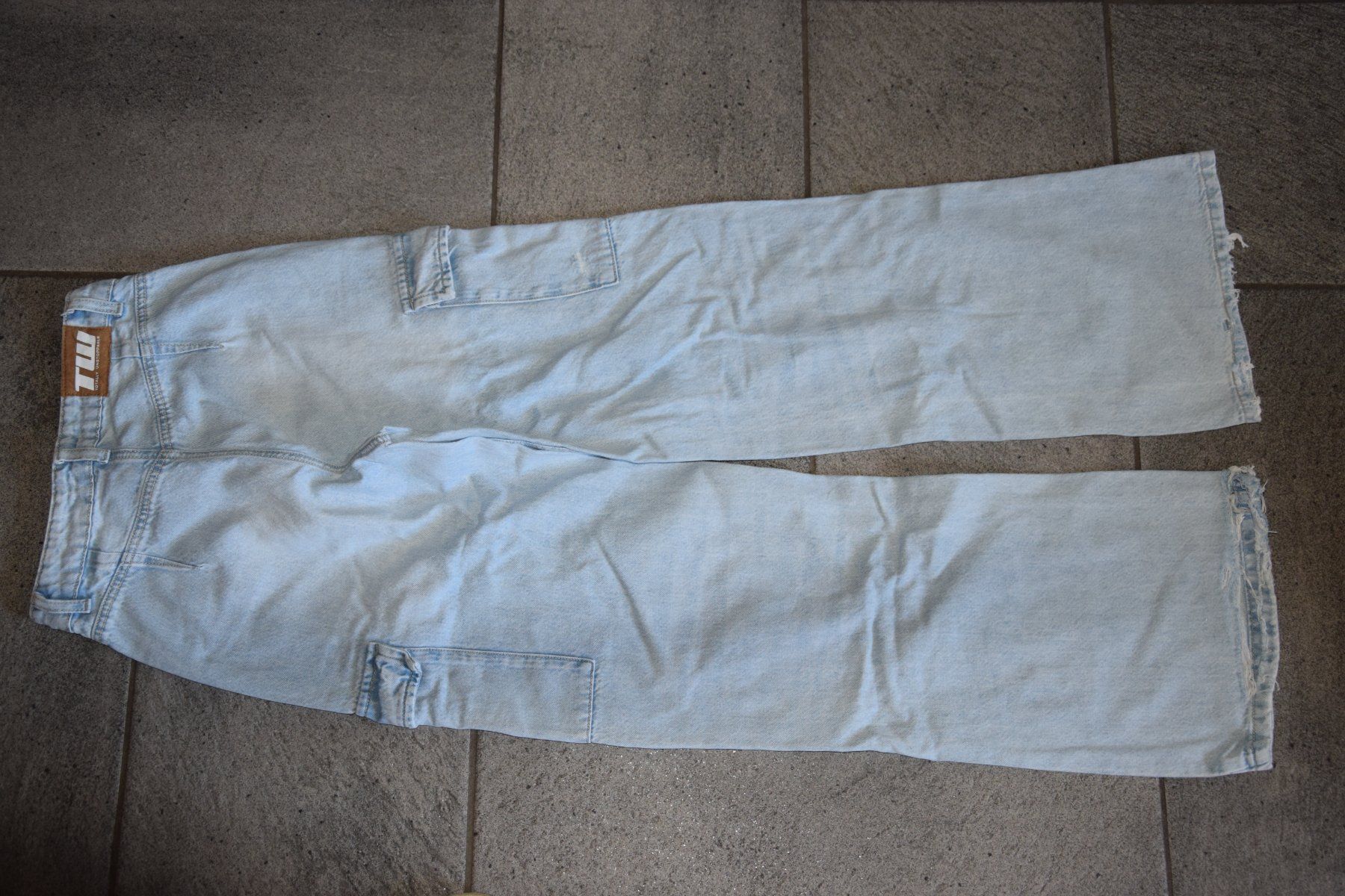 Jeans: Damen Ripped Jeans Cargo Hose gr. 36 – Gebraucht aus Mezzovico von finsteraar 1