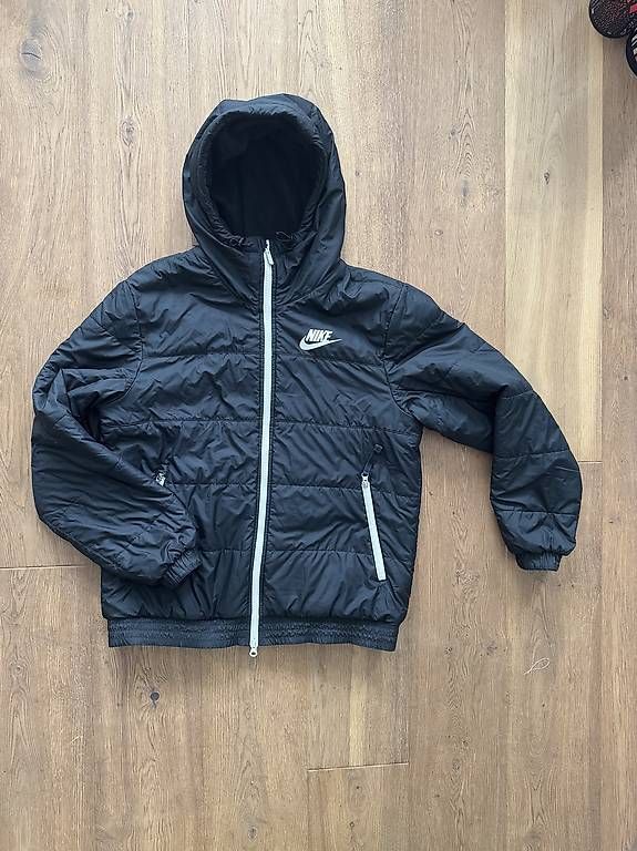 Giacche: Veste Nike à capuche  – Usato da Ursy venduto da LiloNorma