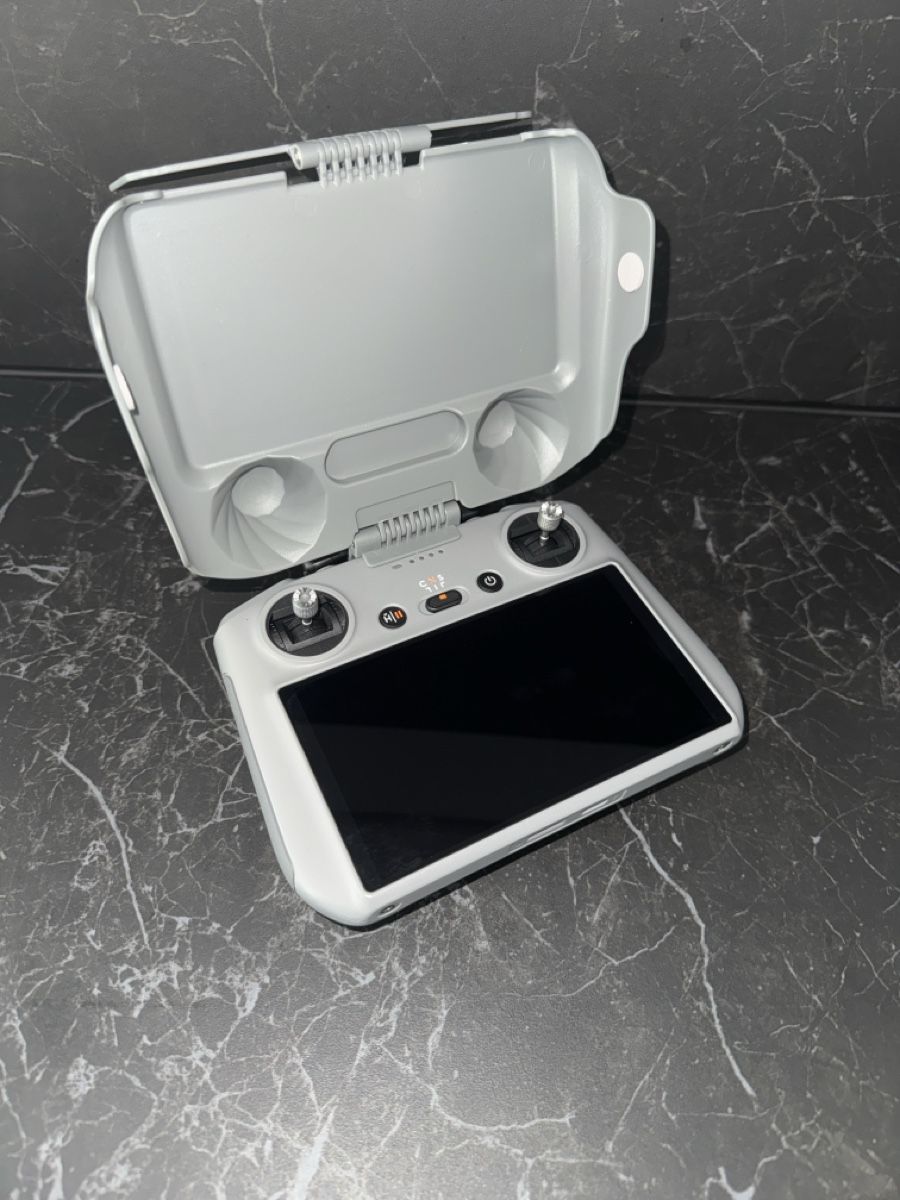 DJI Commande à distance: Dji RC 2.0 – D'occasion à Laupen BE par WinterSnow