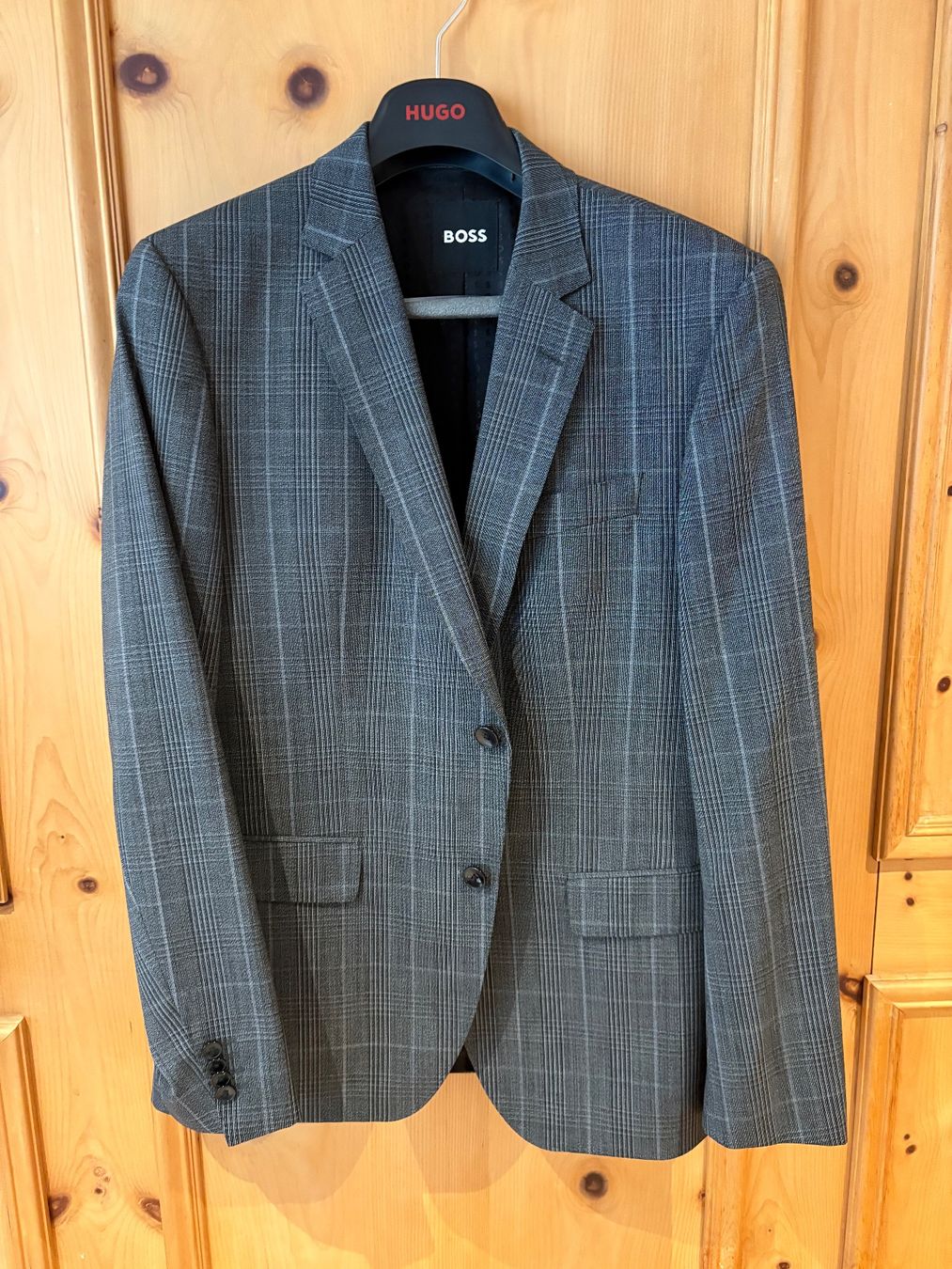 Completi: HUGO BOSS ANZUG – Usato da Pontresina venduto da Malu24 1