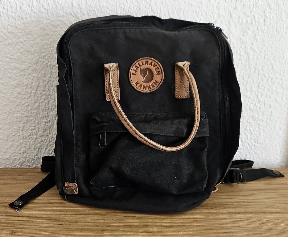 Zaini: Fjällräven Kånken Rucksack
 – Usato da Lenzburg venduto da Sukiruza