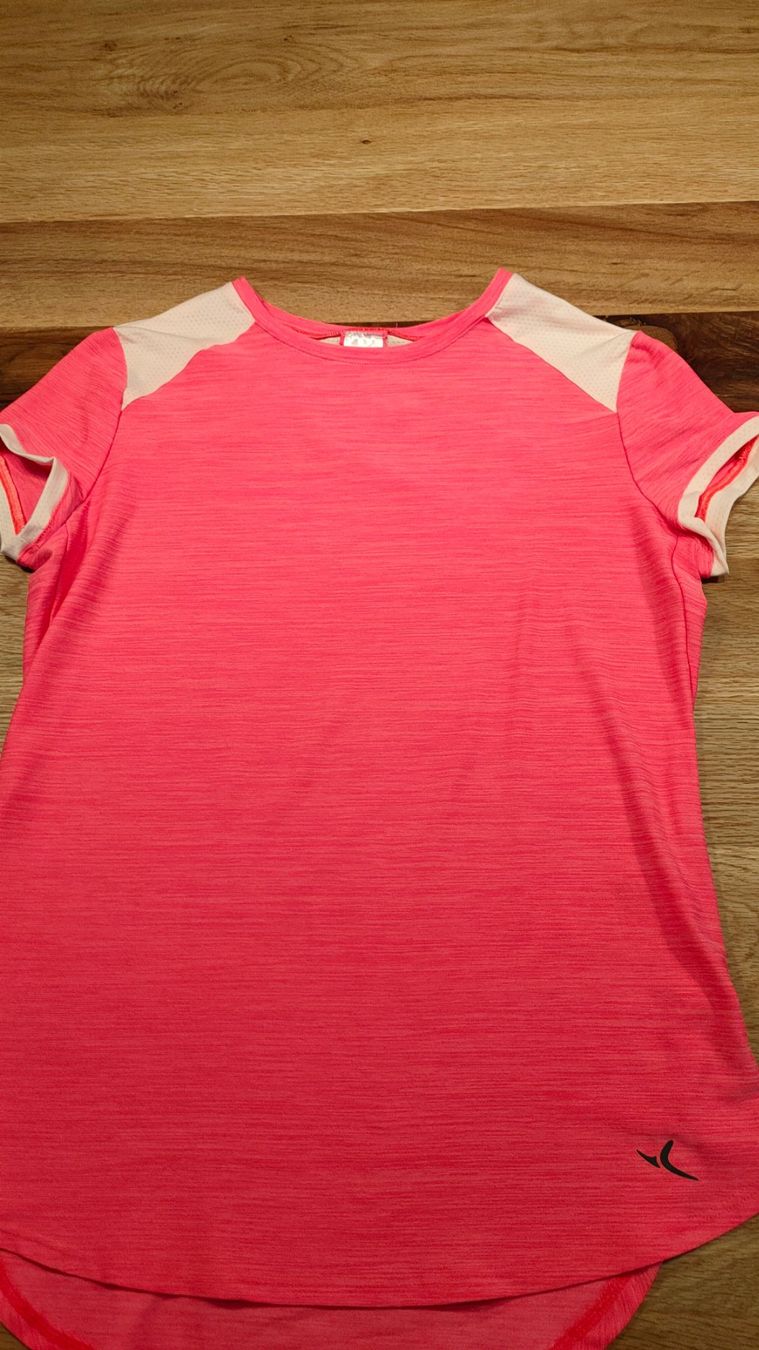 Camicette, T-shirt & Top: Decathlon Sportshirt 149/159 – Usato da Villmergen venduto da toptip1970