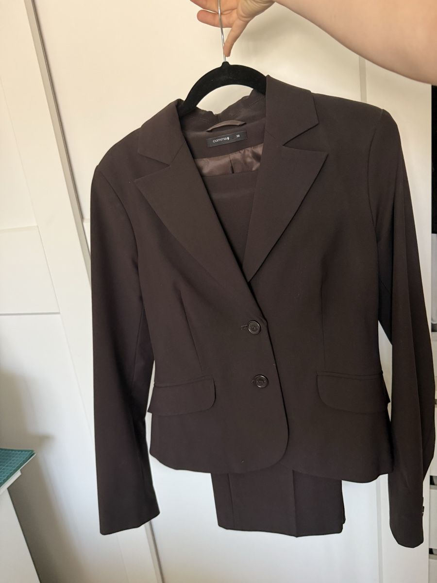 Completi & Tailleur: Brown Suit – Usato da Gossau venduto da vane.01