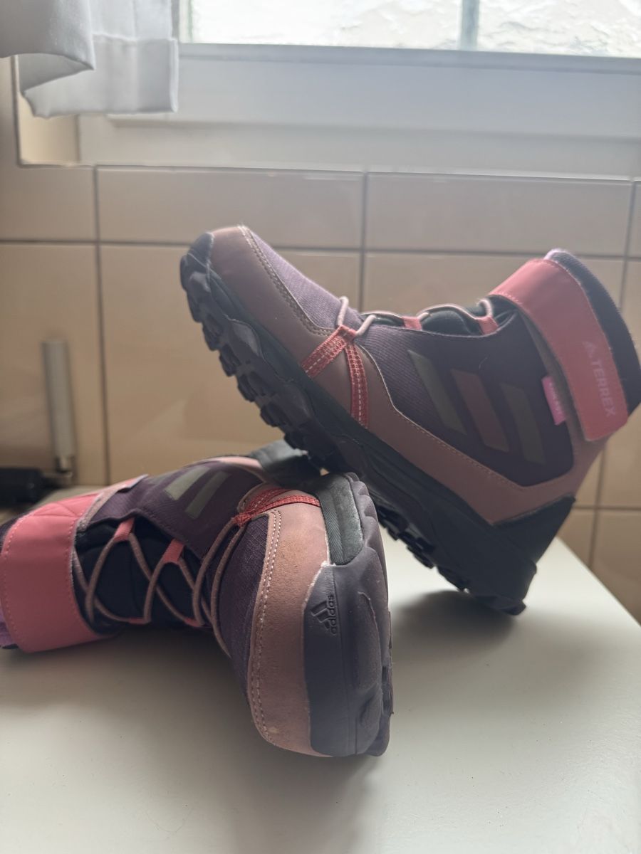 Adidas Schuhe für Mädchen: Adidas Winter Stiefel – Gebraucht aus St.Gallen von tij_hm7n 1