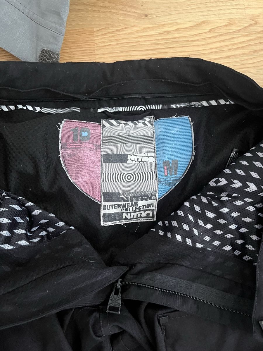 Kleiderpakete: NITRO Snowboardoutfit mit extra Hose – Gebraucht aus Zürich von lschaff 2