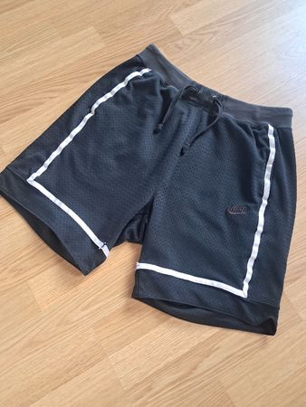 Nike Sport Shorts schwarz Grösse S guter Zustand