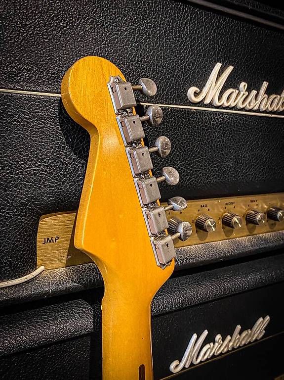 Strumenti musicali: Stratocaster Bacchus produced by headway – Usato da Montreux venduto da Alligator-AMPS 4