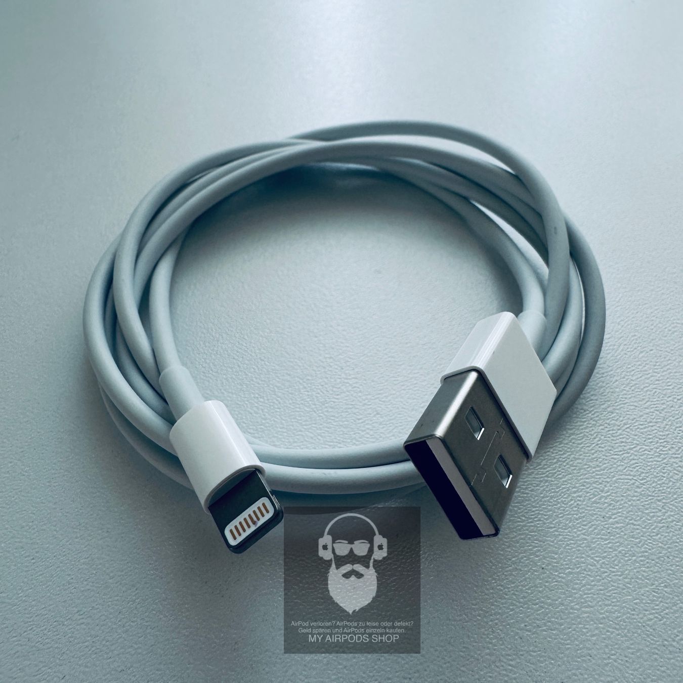 Apple Kabel: Original Apple Lightning auf USB-A Kabel 1M Fabrikneu – Neu (gemäss Beschreibung) aus Basel von MY.AIRPODS.SHOP