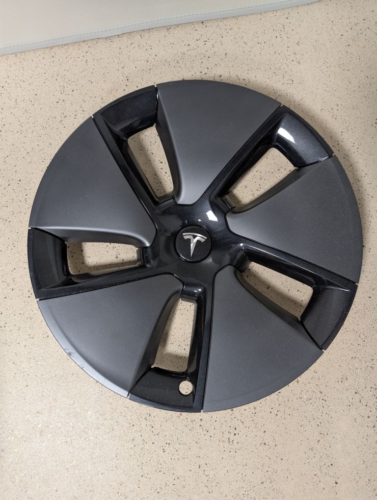 Tesla Alle Autoersatzteile: Tesla Model 3 Wheel Cover Dark Grey Used – Gebraucht aus Oberhasli von awaisgman
