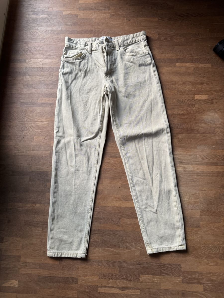 Bershka Jeans: New Berschka Jeans beige – Nuovo (secondo la descrizione) da Winterthur venduto da Kevin.Prandini