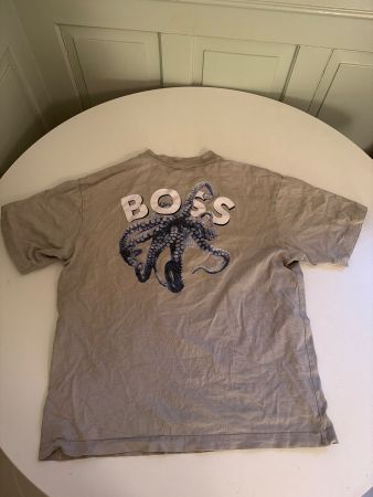 T-Shirt BOSS Octopus Motiv beige Grösse L guter Zustand