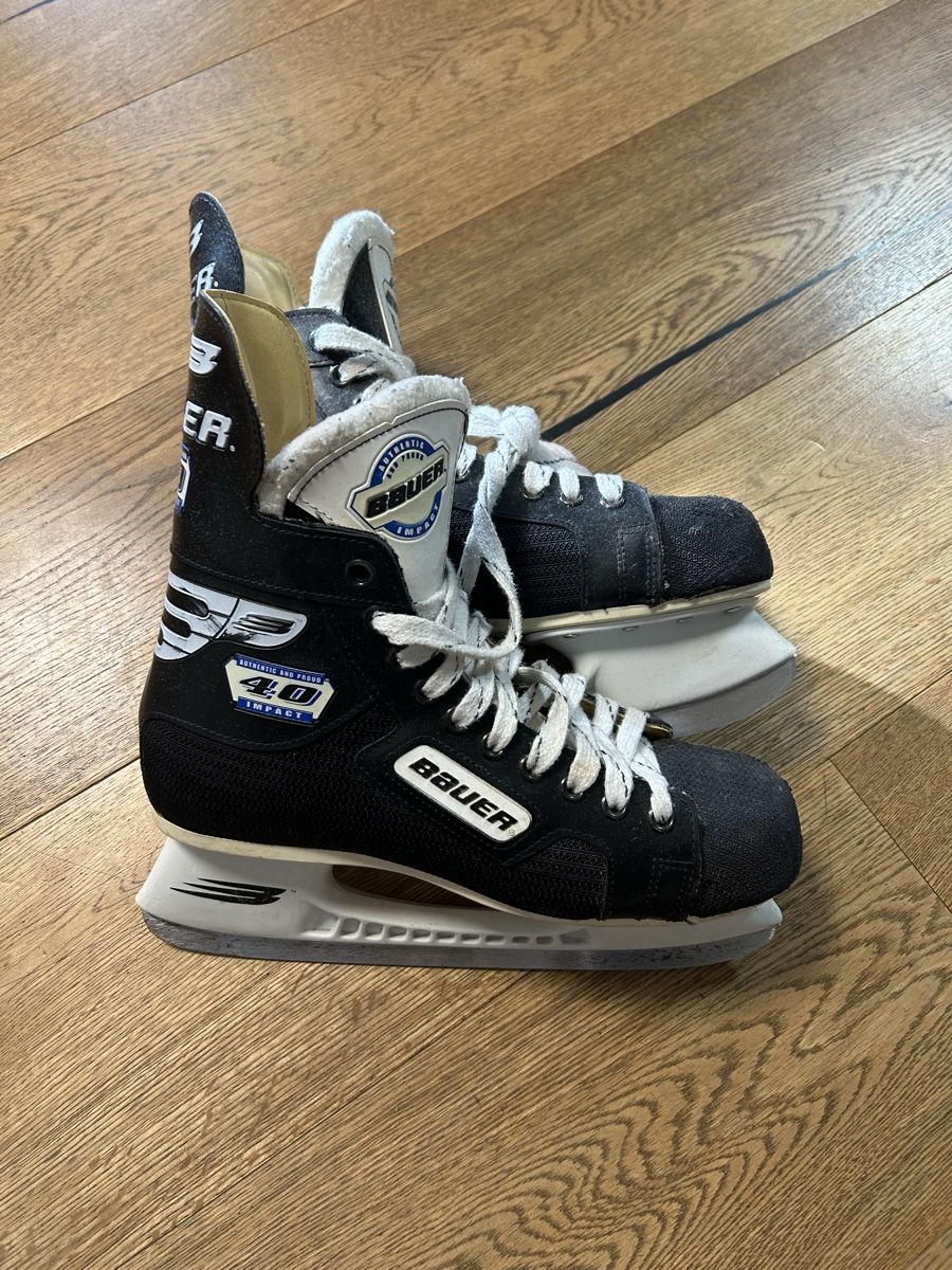 Bauer Schlittschuhe: Patins à glace – Gebraucht aus Posieux von coutset