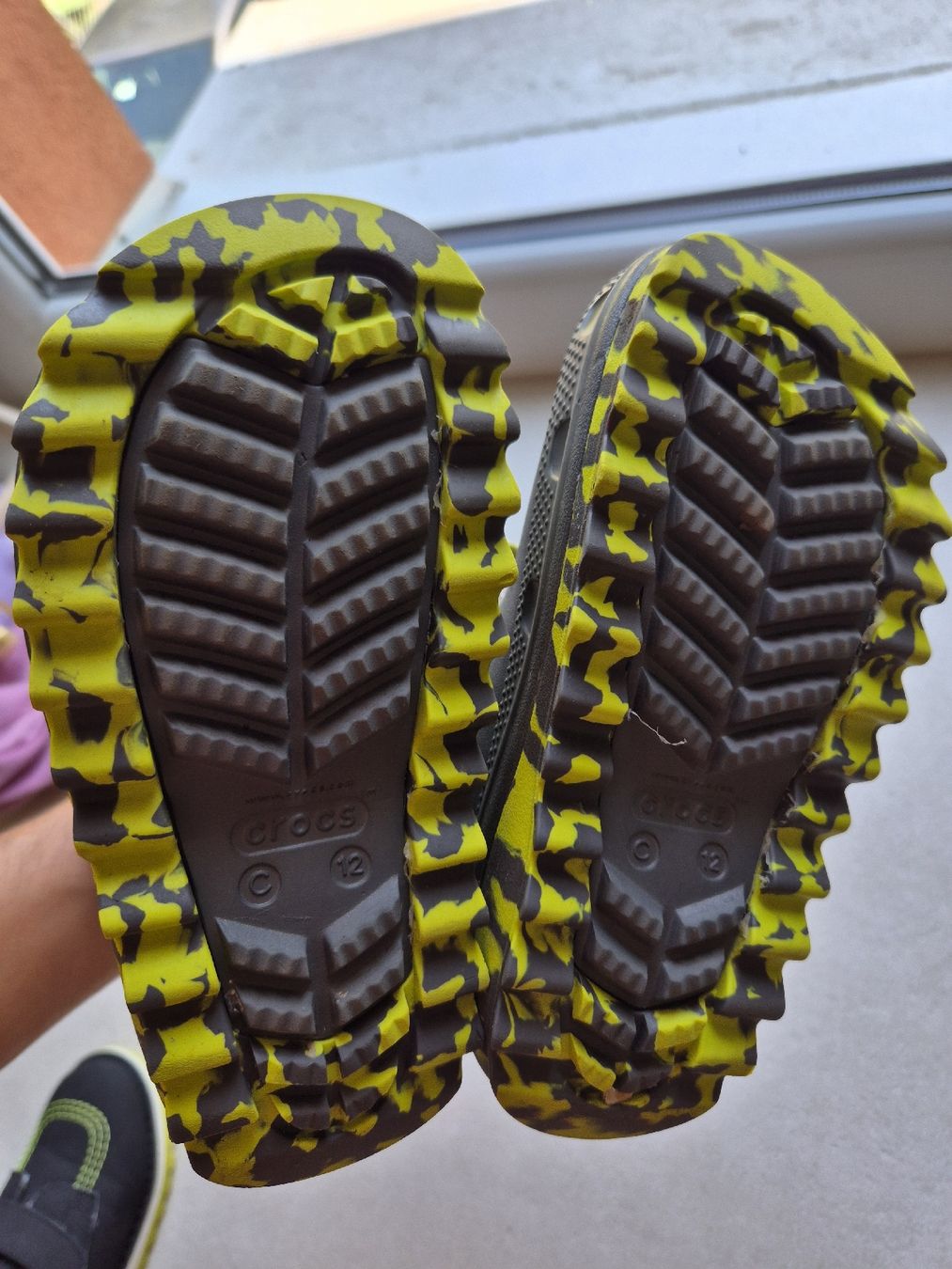 Schuhe für Jungen: Bottes d'hiver Crocs gris jaune taille 29-30 – Gebraucht aus La Chaux-de-Fonds von luc_88zy 2