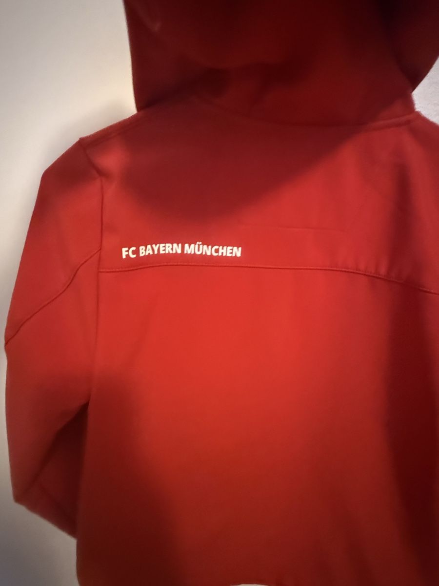 Bayern München Jacken & Mäntel: FC Bayern Munich Softshell Jacket Red Size 140 – Gebraucht aus Zug von patrickp999 1