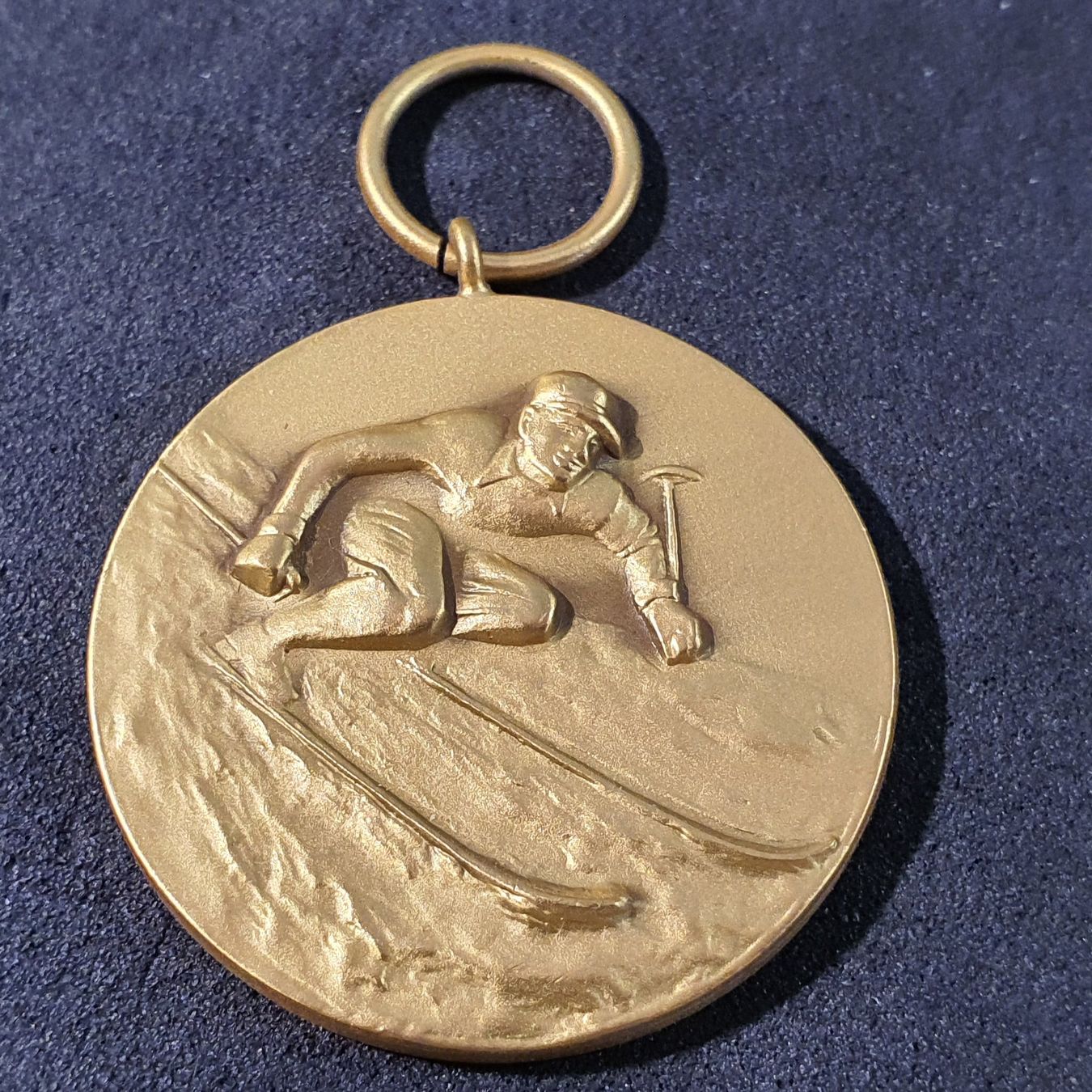 Placchette & Badge: Y909 - Abzeichen Skirennen – Usato da Reinach BL venduto da Boston-Verkauf