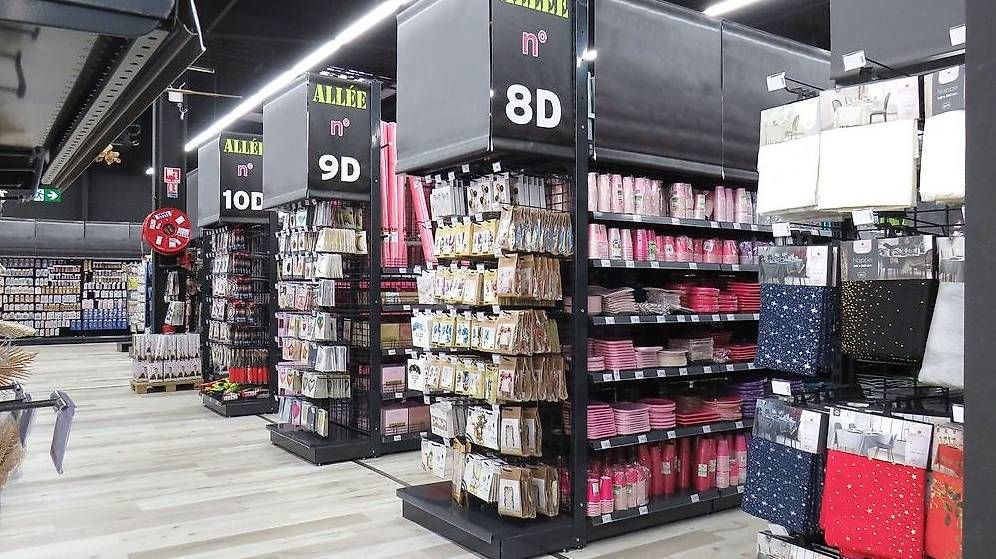 Étagères: Rayonnage de magasin 400 m2 – D'occasion à Etoy par 100_l6sc 2