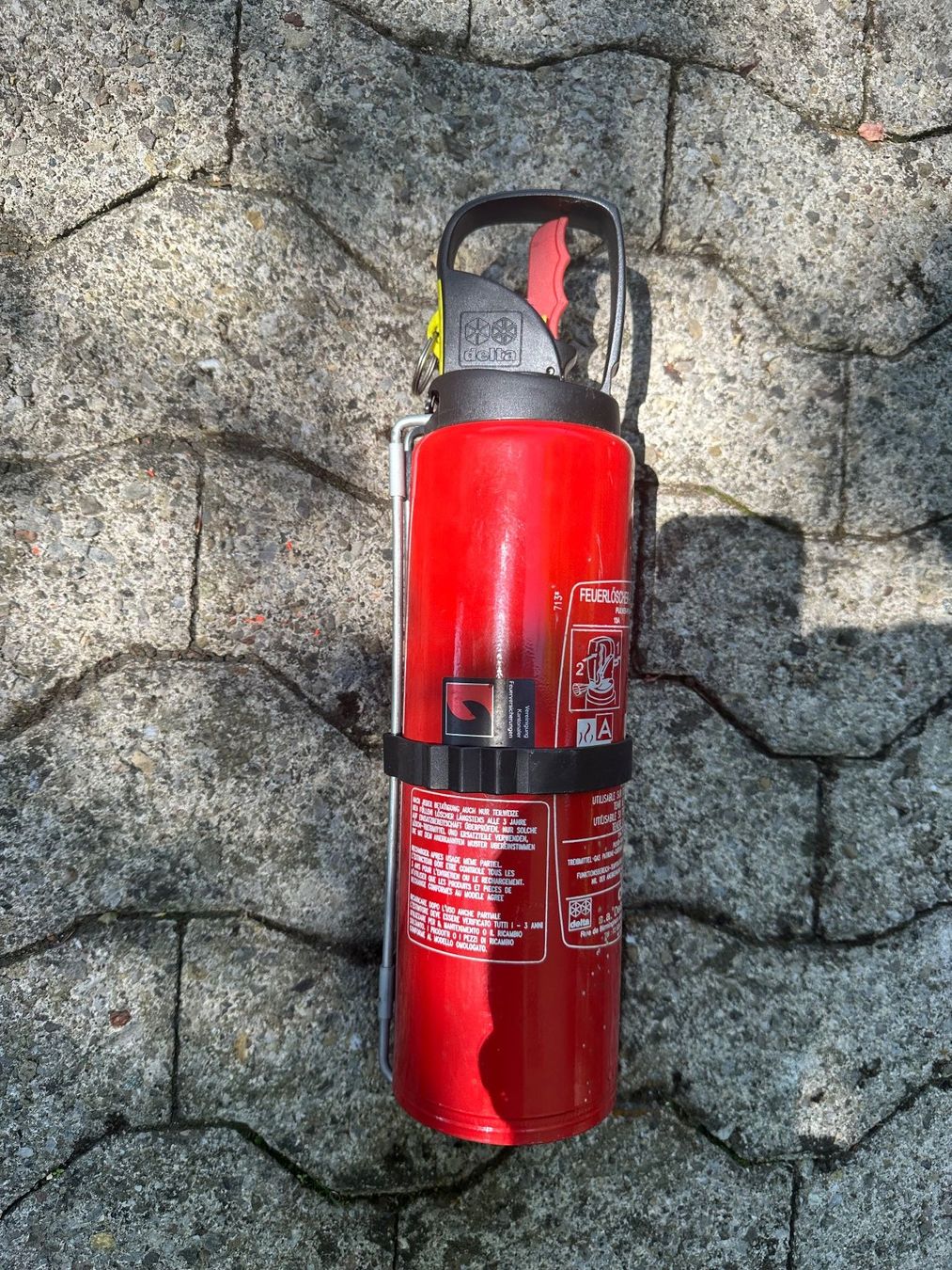 Estintori: Feuerlöscher 2 kg Pulver – Difettoso da Stallikon venduto da Rsiri 6