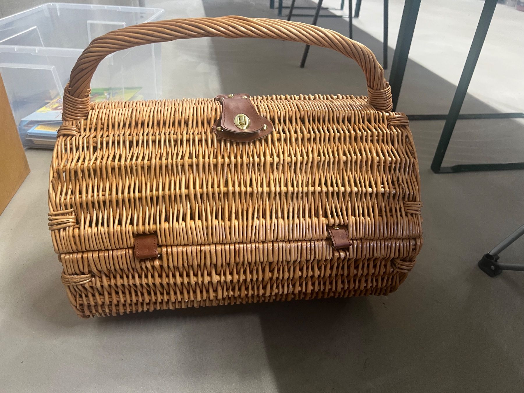 Sonstiges für Haushalt & Wohnen: Picknick Korb (neu) mit Decke, Teller, Besteck – Neu (gemäss Beschreibung) aus Bellach von Fschoenbaechler 3