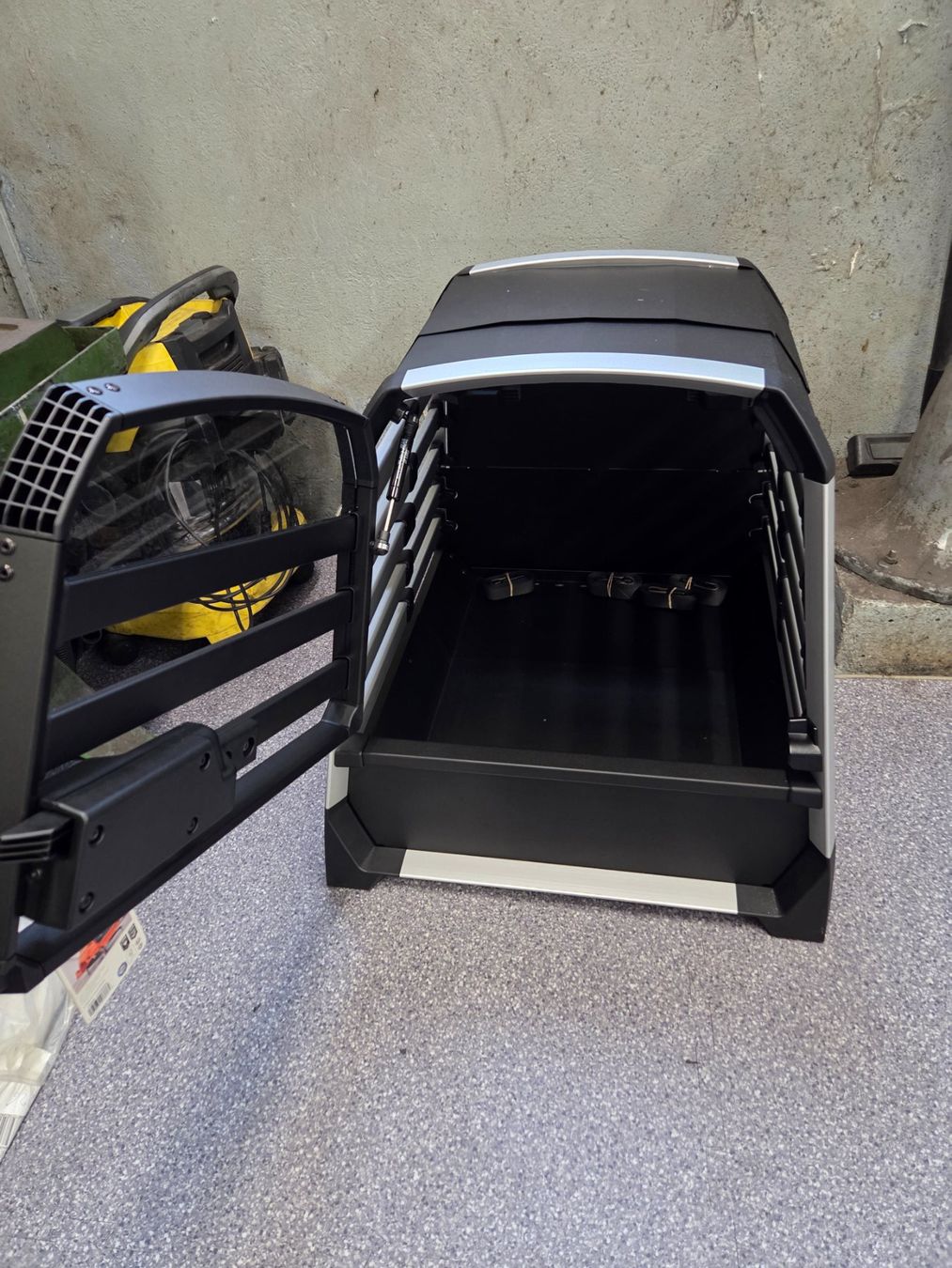 Käfige, Transport & Sicherheit: Thule Hundebox – Neu (gemäss Beschreibung) aus Rorschach von ZweiradMeierGmbH 2