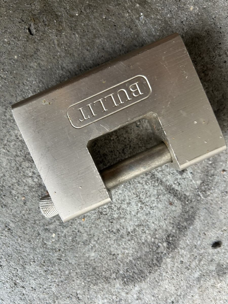 Autres accessoires p. véhicule:     Motorradkettenschloss – D'occasion à Luzern par giv_tmj8 2