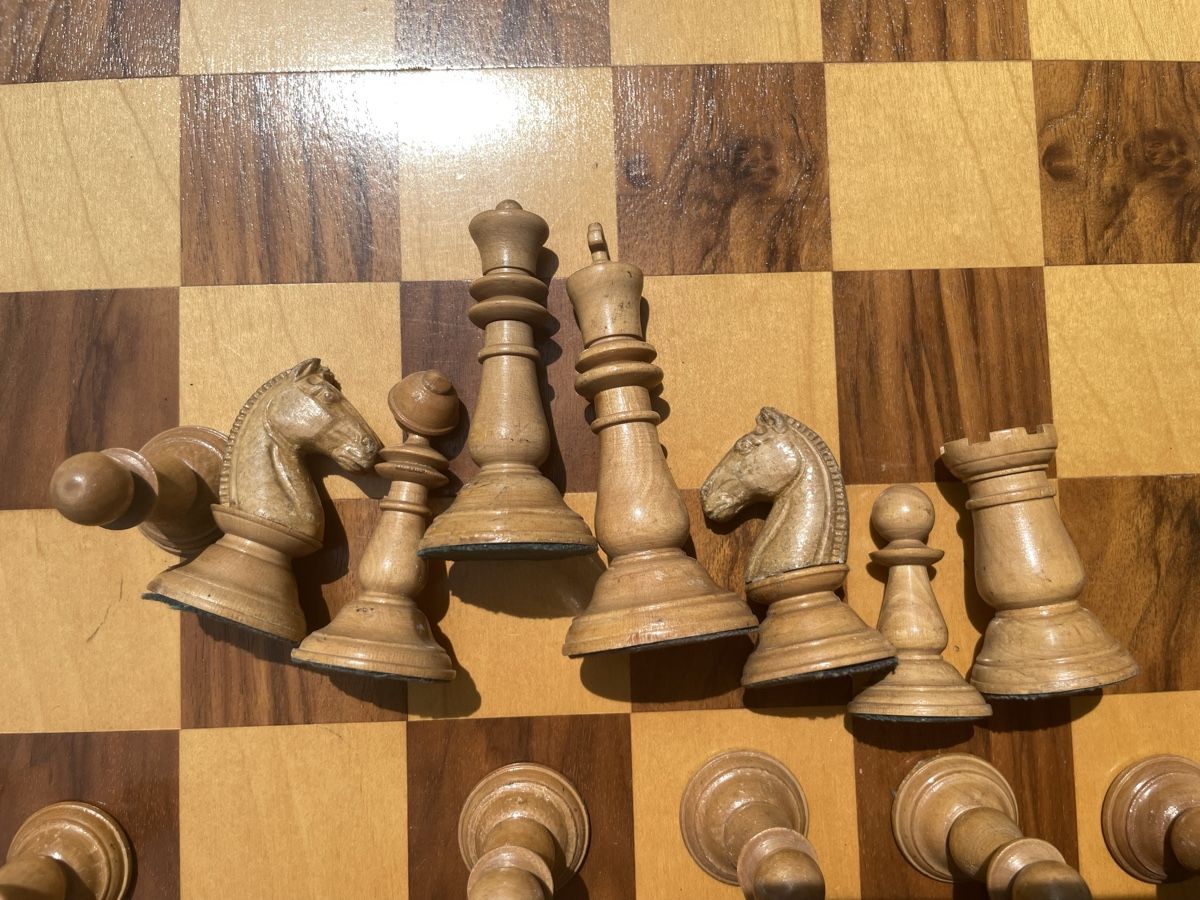 Giochi: Pièces d’échecs Lardy doublement pondérées  – Usato da Biel/Bienne venduto da Galaq 5