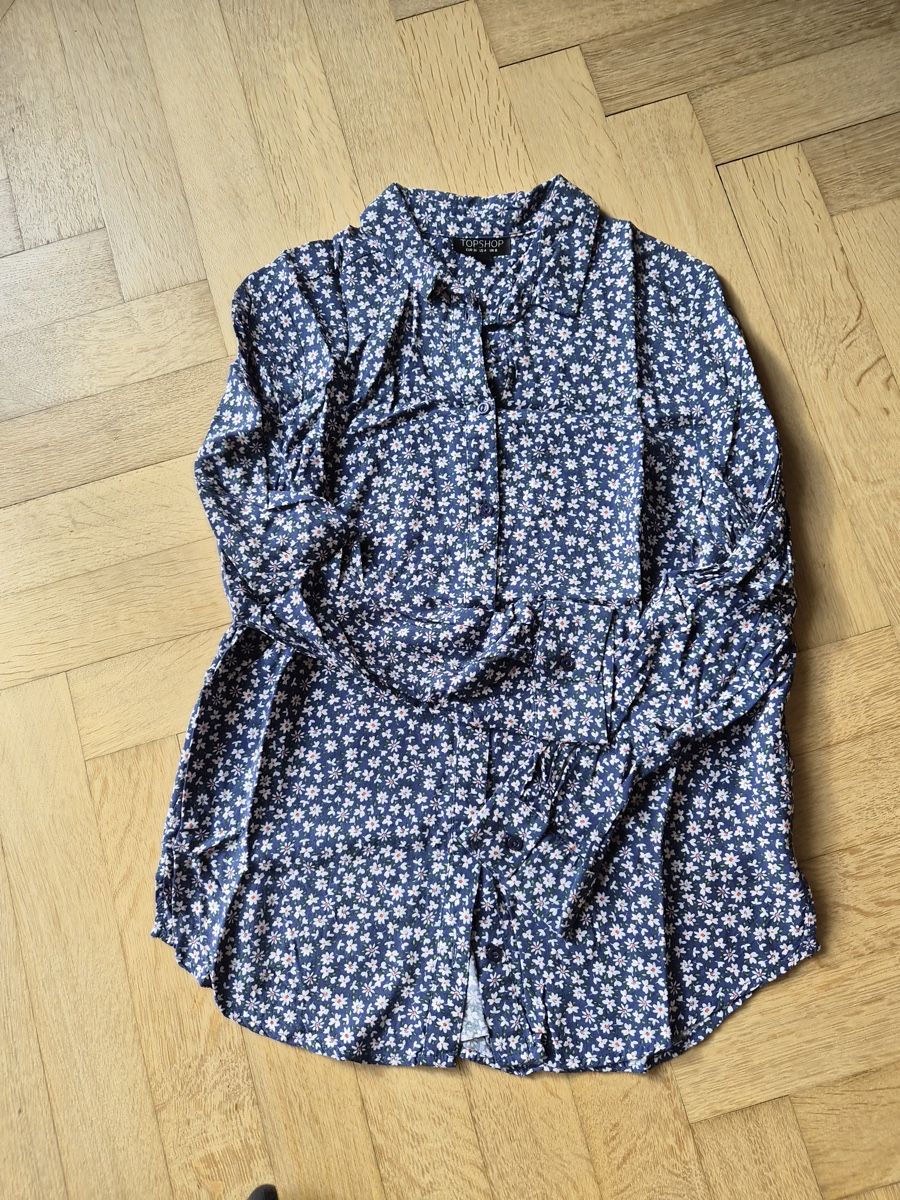 Topshop Camicette: Blumenbluse, Gr. 36, blau mit Blumenmuster, Herbst – Nuovo (secondo la descrizione) da Zürich venduto da yek_78pv
