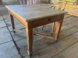 original Jugendstiltisch, beidseits ausziehbar