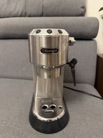 Macchina per caffé DeLonghi Dedica Style con accessori