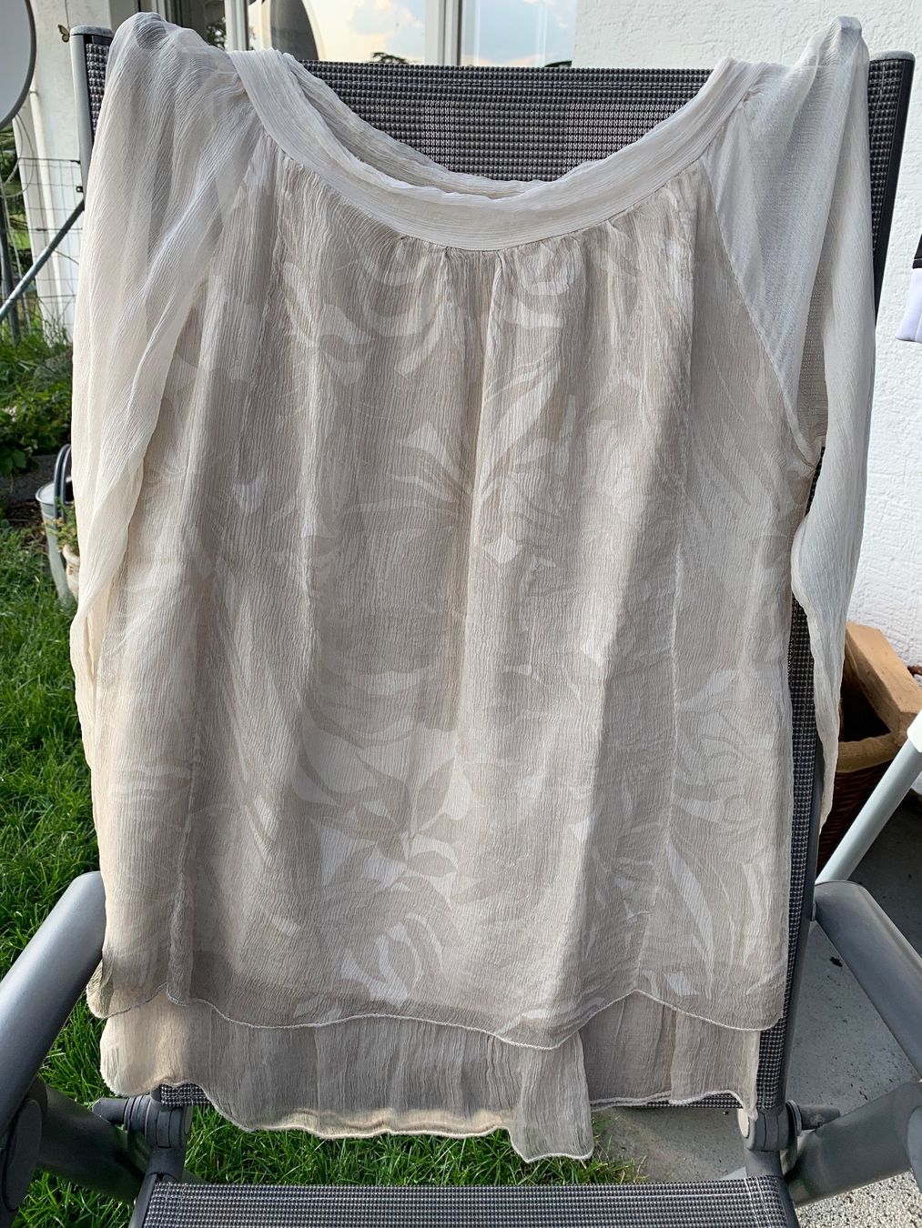 Tuniken: schöne Bluse / Tunika mit Baumwollfutter (circa Gr. 38-40) – Gebraucht aus Meilen von Flockenwirbel 1