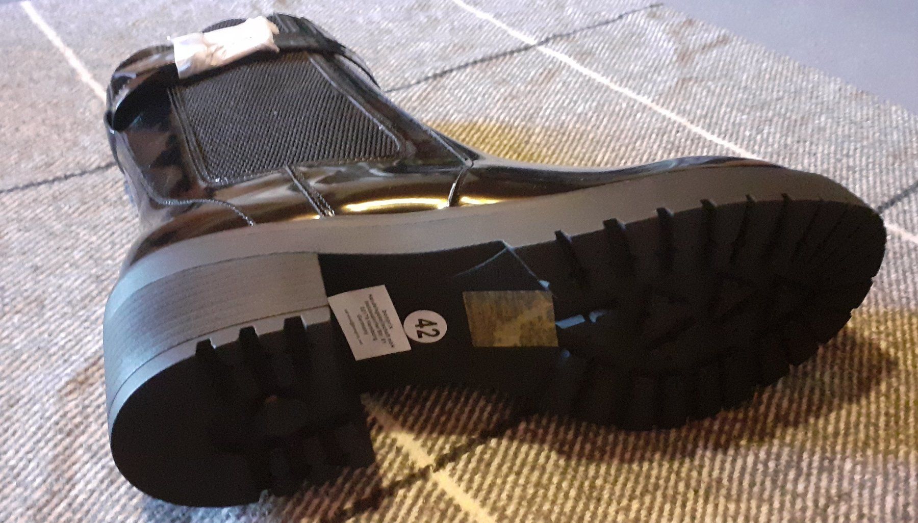 Scarpe da donna: Modischer Boot / Stiefel mit dekorativer Schnalle, Lackoptik – Nuovo e nell'imballaggio originale da Herisau venduto da Sakusson 5