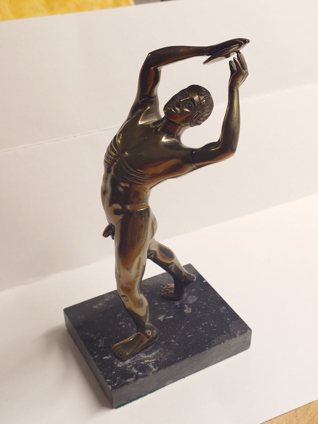 Statuette: Dekorative Bronzefigur "Diskuswerfer" auf Marmorsockel, 24cm – Usato da Greifensee venduto da Freakler 2