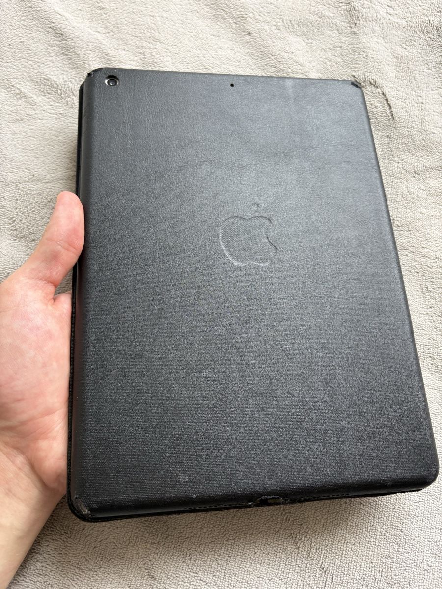 Apple Tablet PC: Apple iPad (5e génération) - 32 Go – Gebraucht aus Sion von kob_hw8y 5